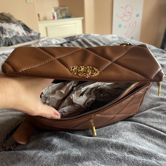 Vegan Leather Handbag - Picture 6 of 7